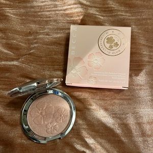 BECCA highlighter in rose quartz